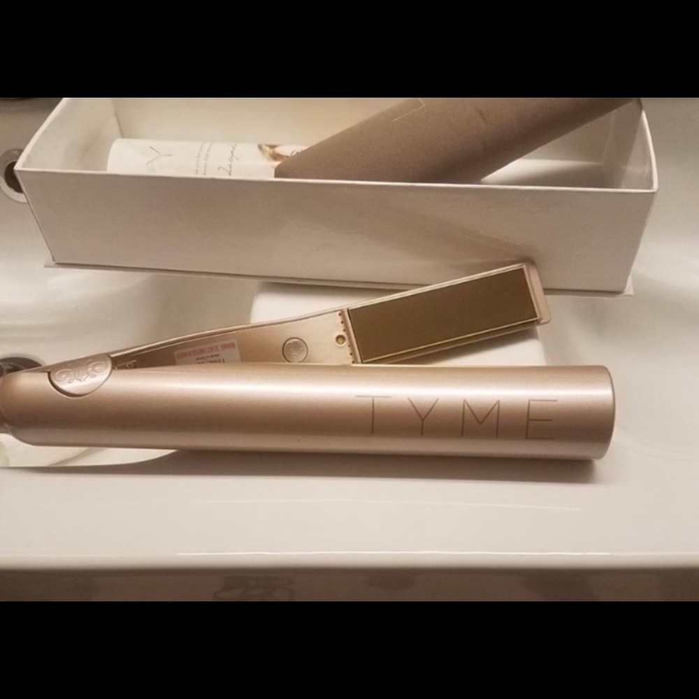 Authentic Time hair curler.